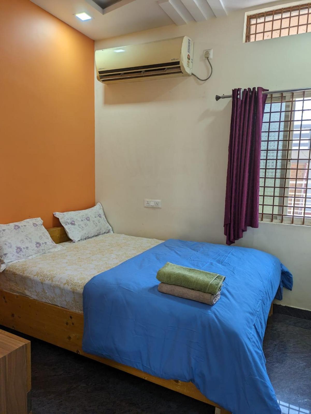 Vijayanagara Home Stay Хампі Екстер'єр фото