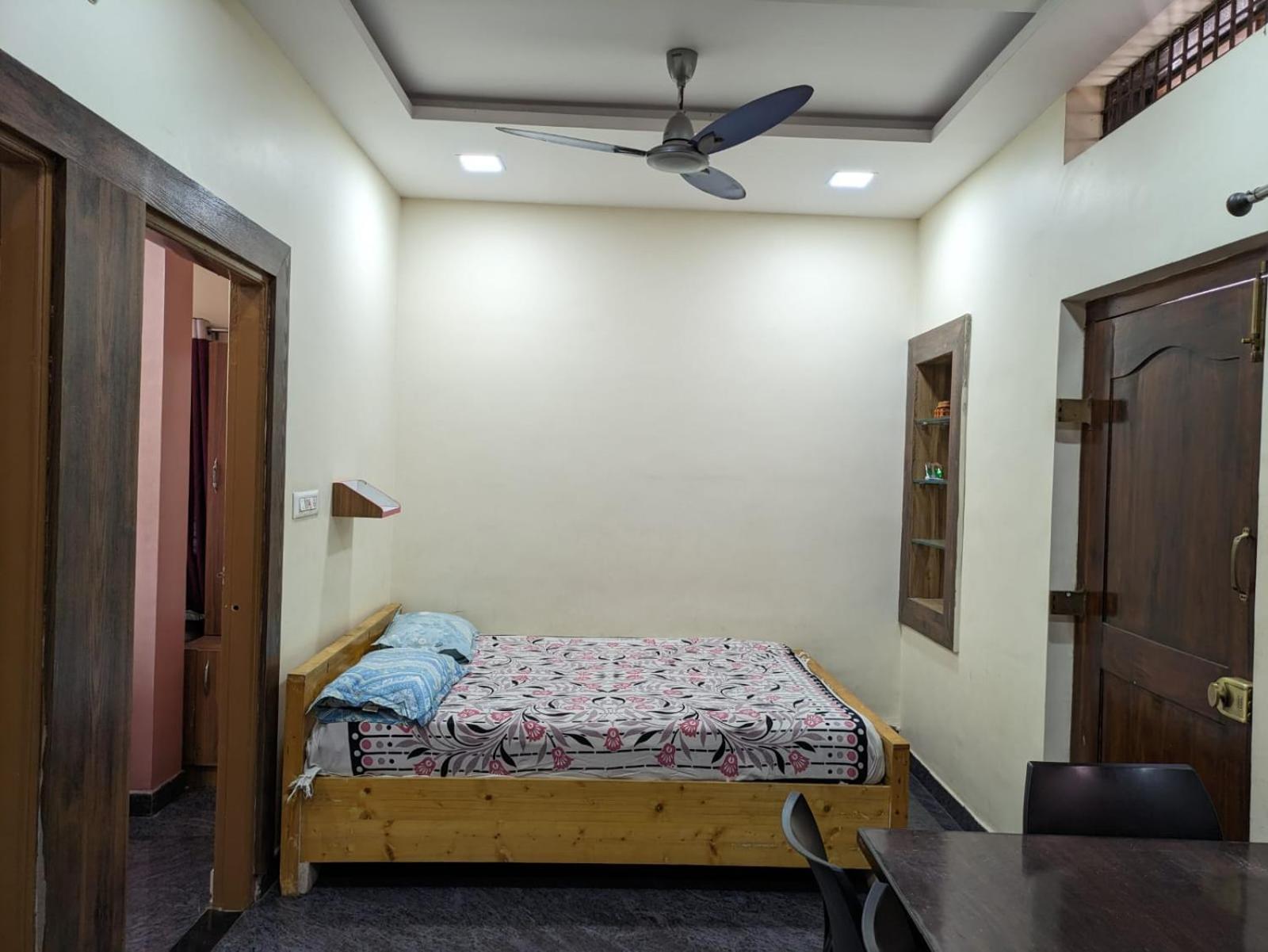Vijayanagara Home Stay Хампі Екстер'єр фото