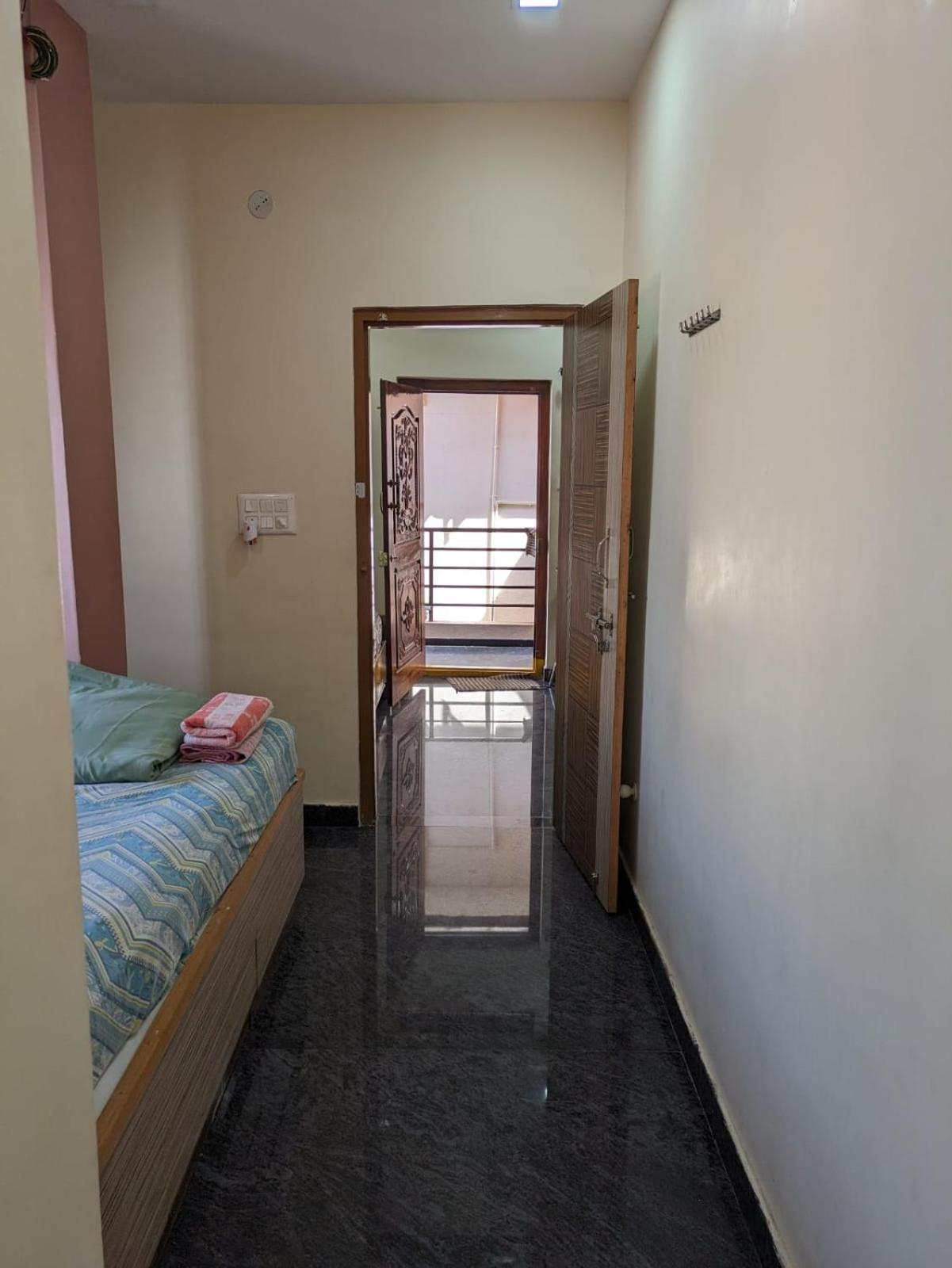 Vijayanagara Home Stay Хампі Екстер'єр фото