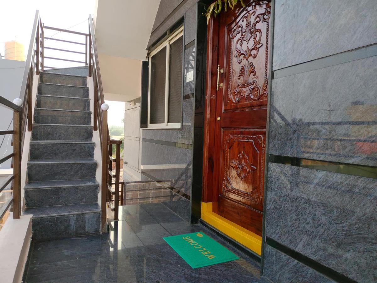 Vijayanagara Home Stay Хампі Екстер'єр фото