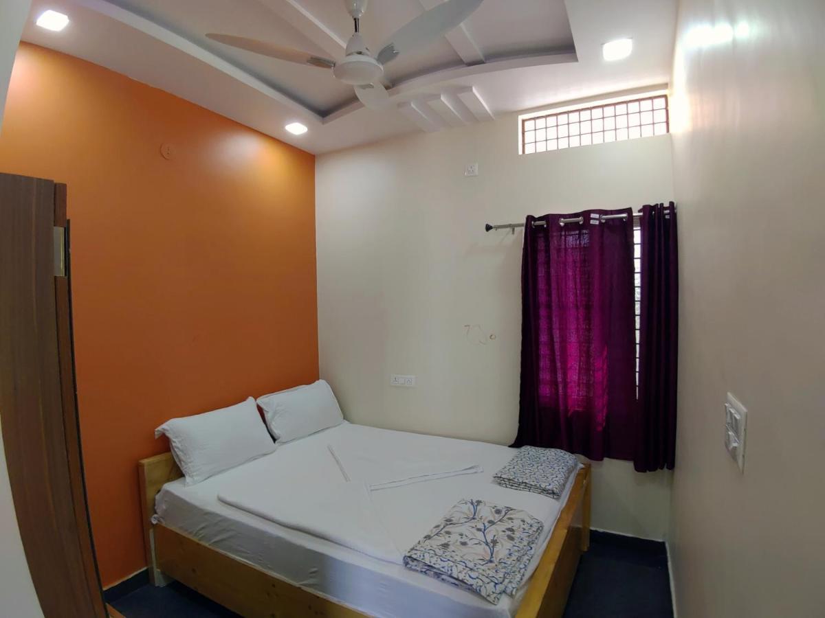 Vijayanagara Home Stay Хампі Екстер'єр фото