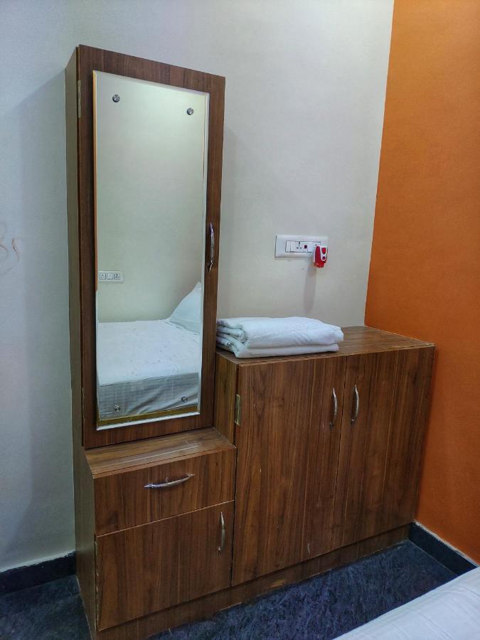 Vijayanagara Home Stay Хампі Екстер'єр фото